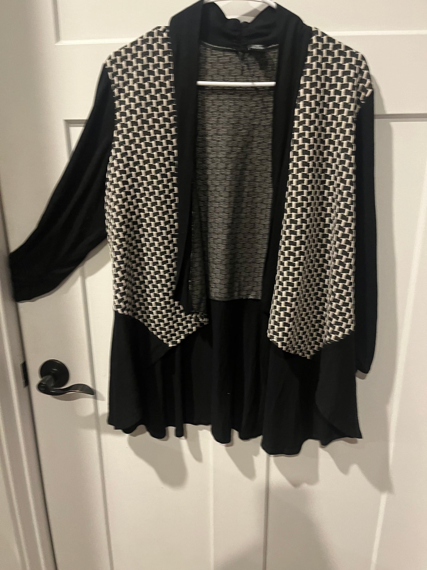 New Directions black and white cardigan - size X-Large