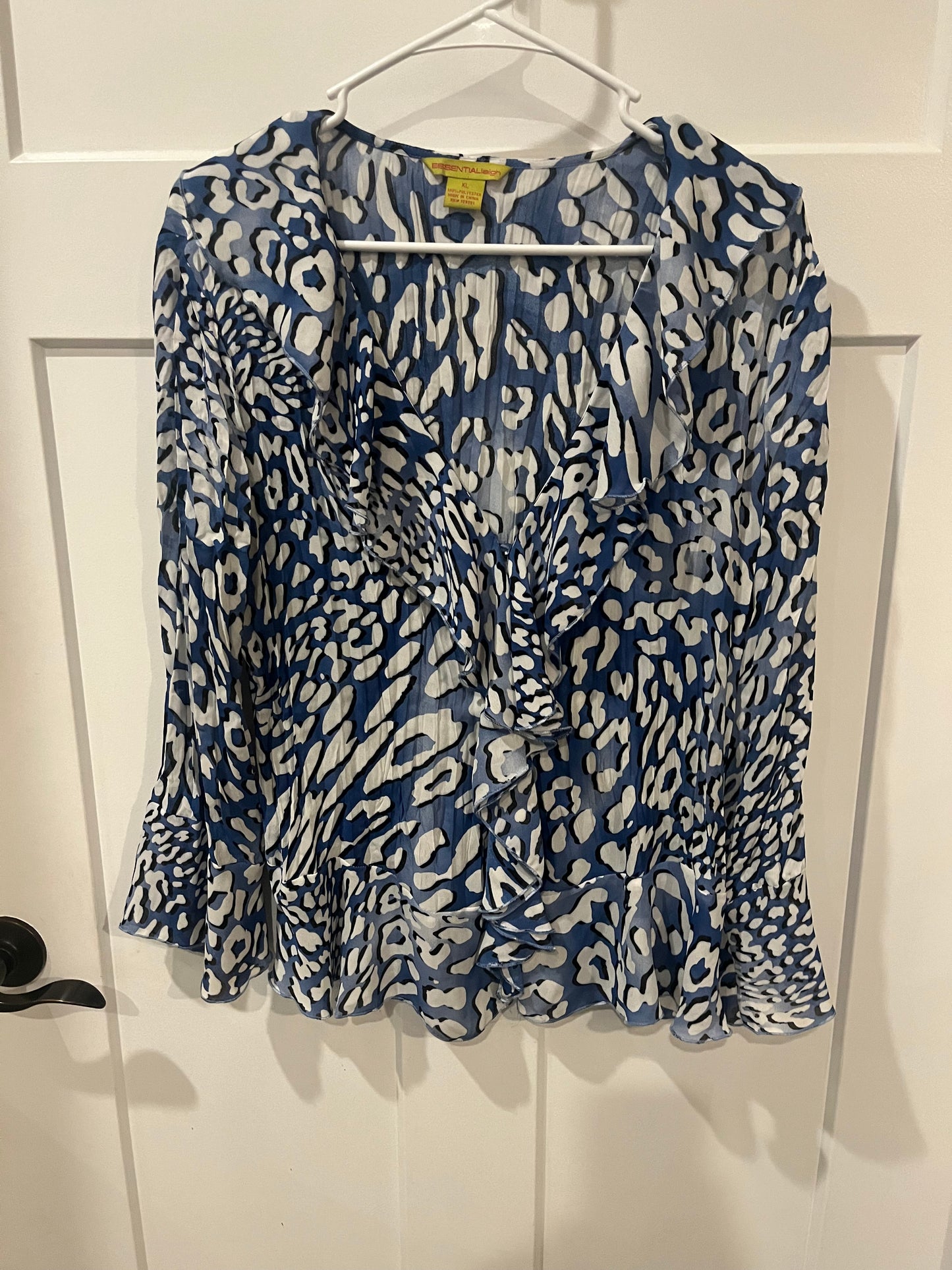 ESSENTIALleigh blue leopard prnt blouse - size X-Large