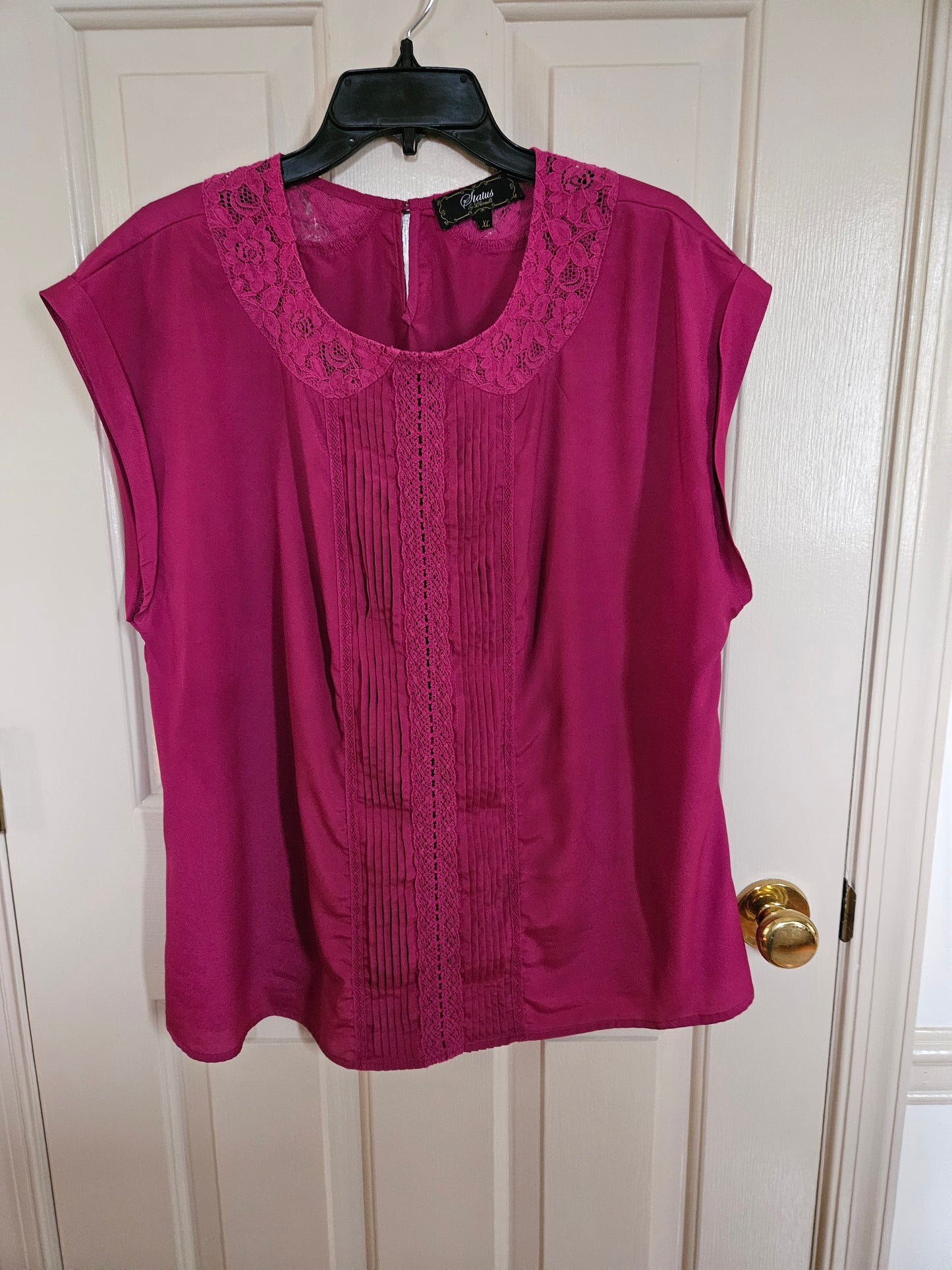 Status (brand) shirt Magenta w/ lace trim - size X-Large