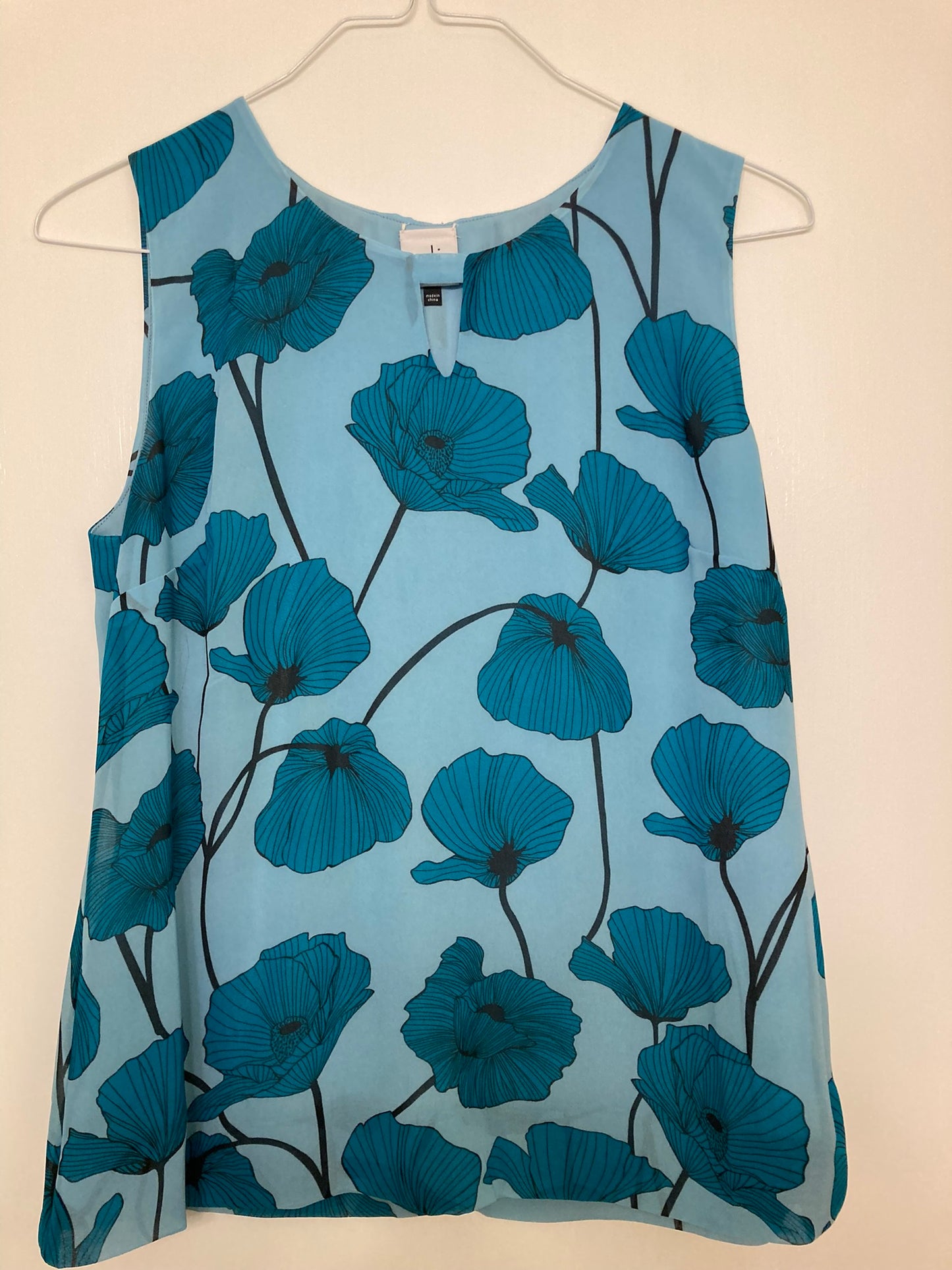 Cabi blue sleeveless top Blue poppys - size Medium
