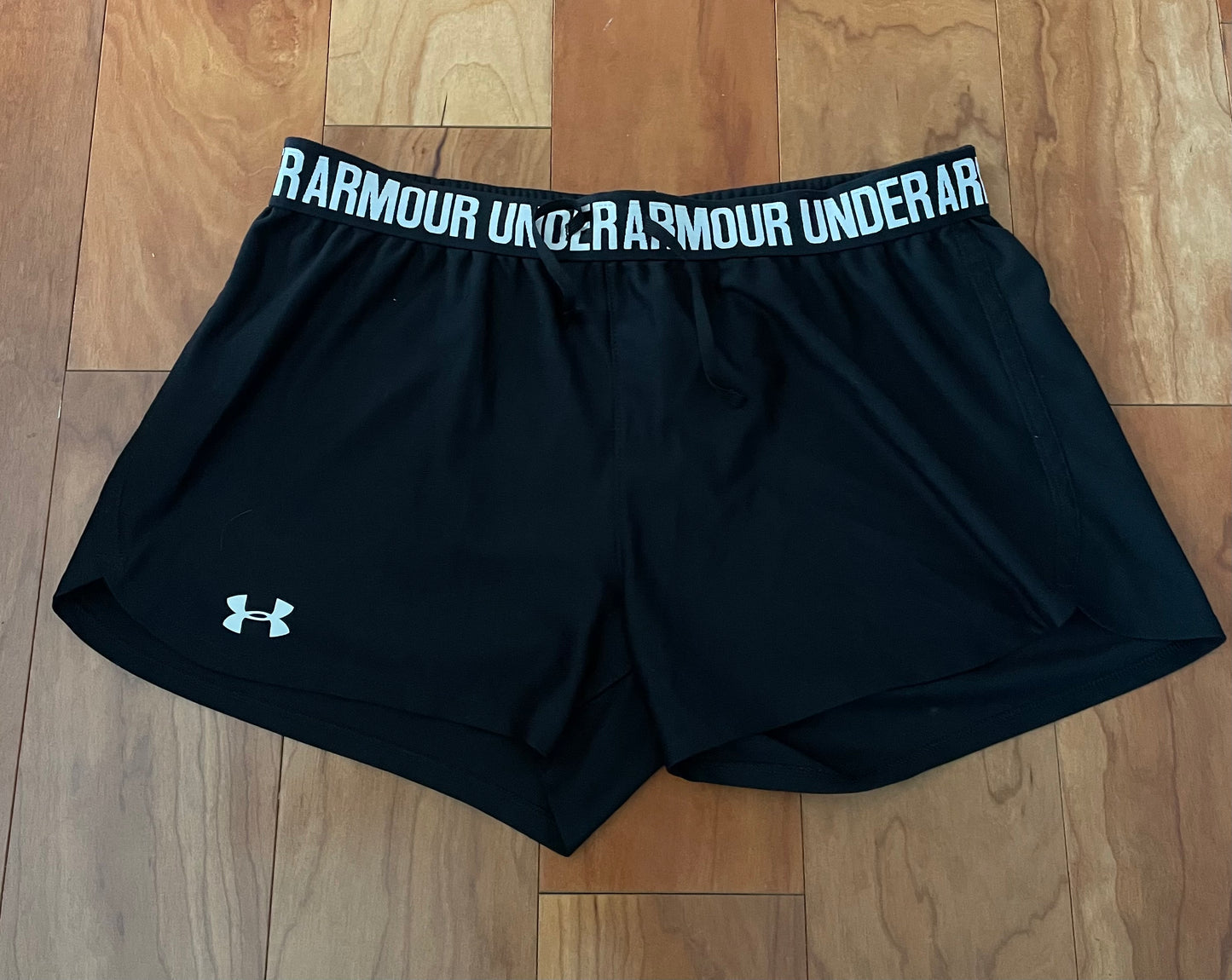Under Armour shorts Black - size Medium