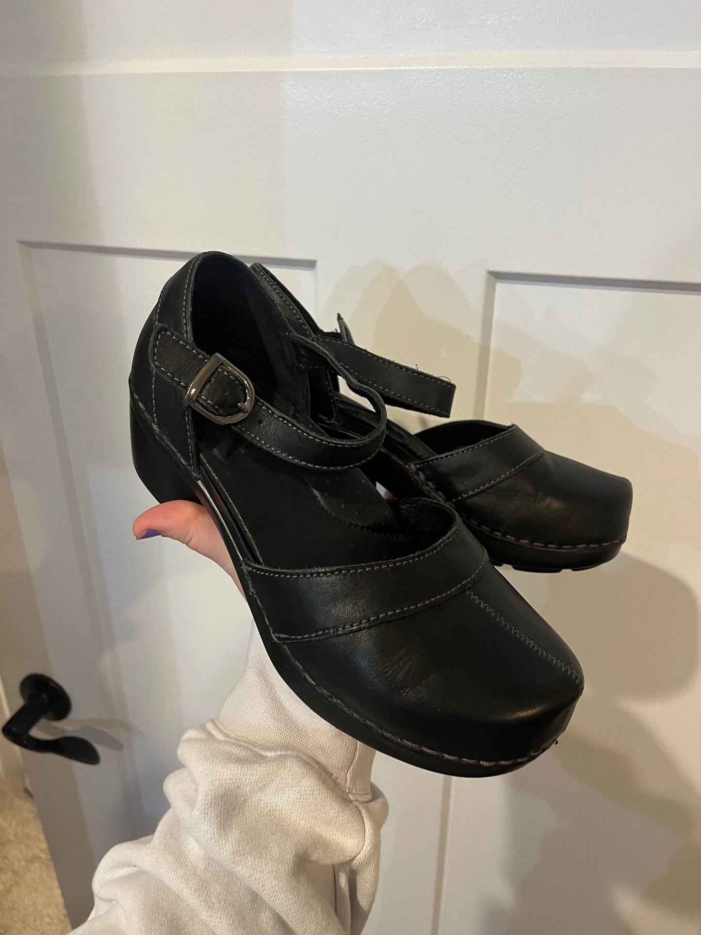 Borjanal black clog sandals - size 8 1/2