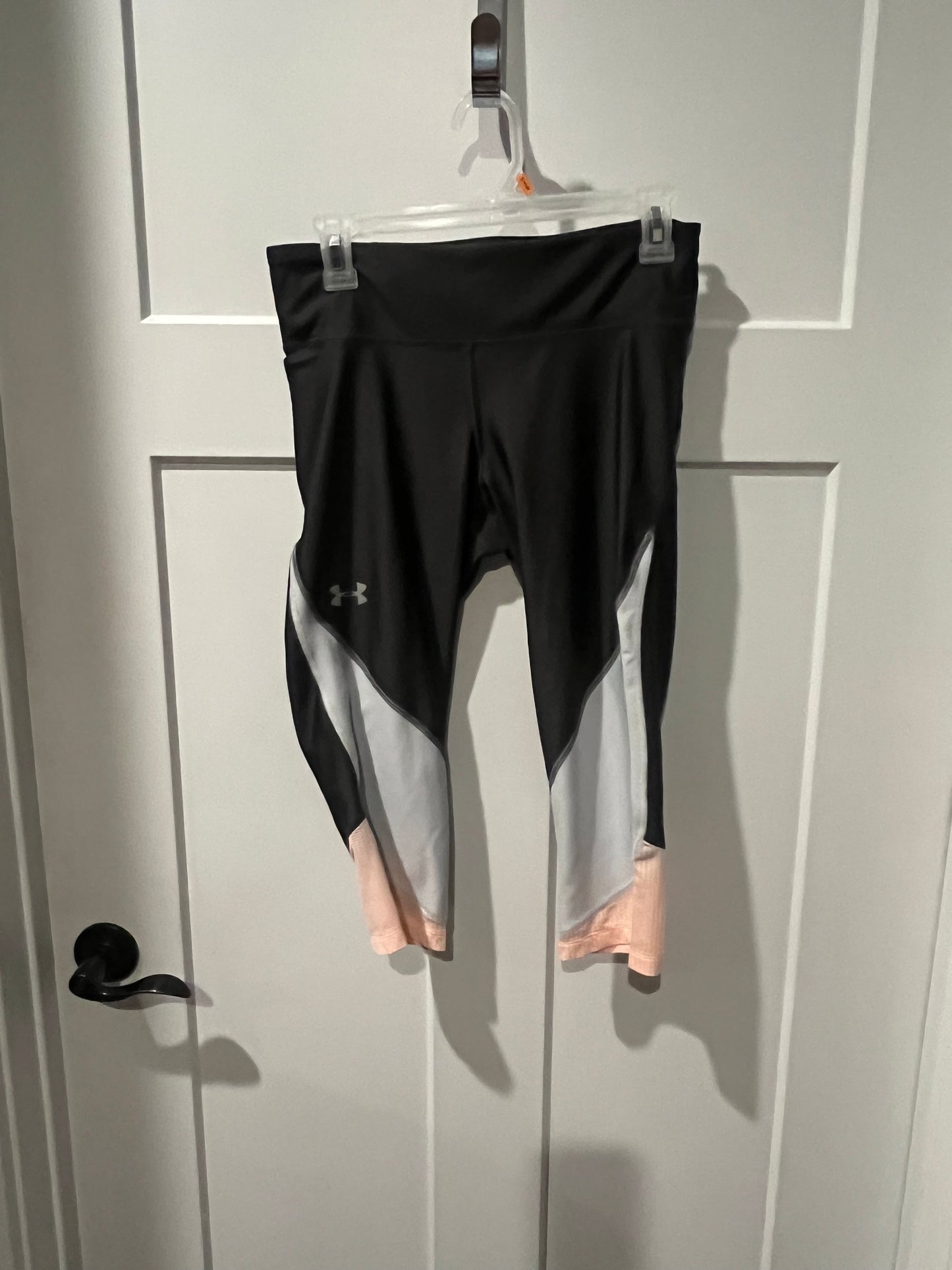 Under Armour black capri leggings pink/whit - size Large