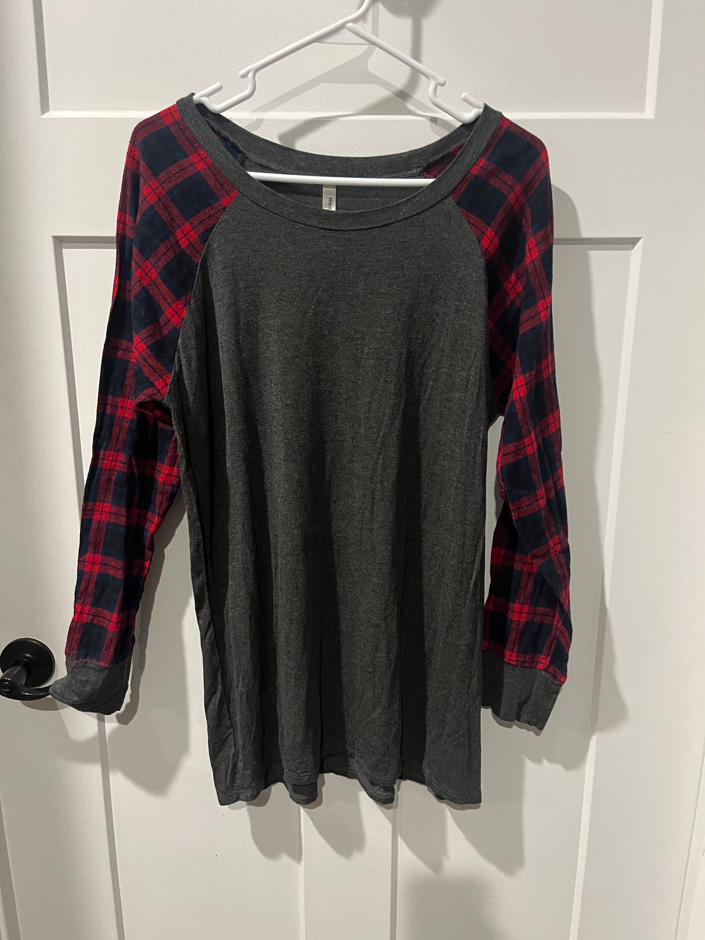 Magie fit grey shirt plaid sleeves - size X-Large