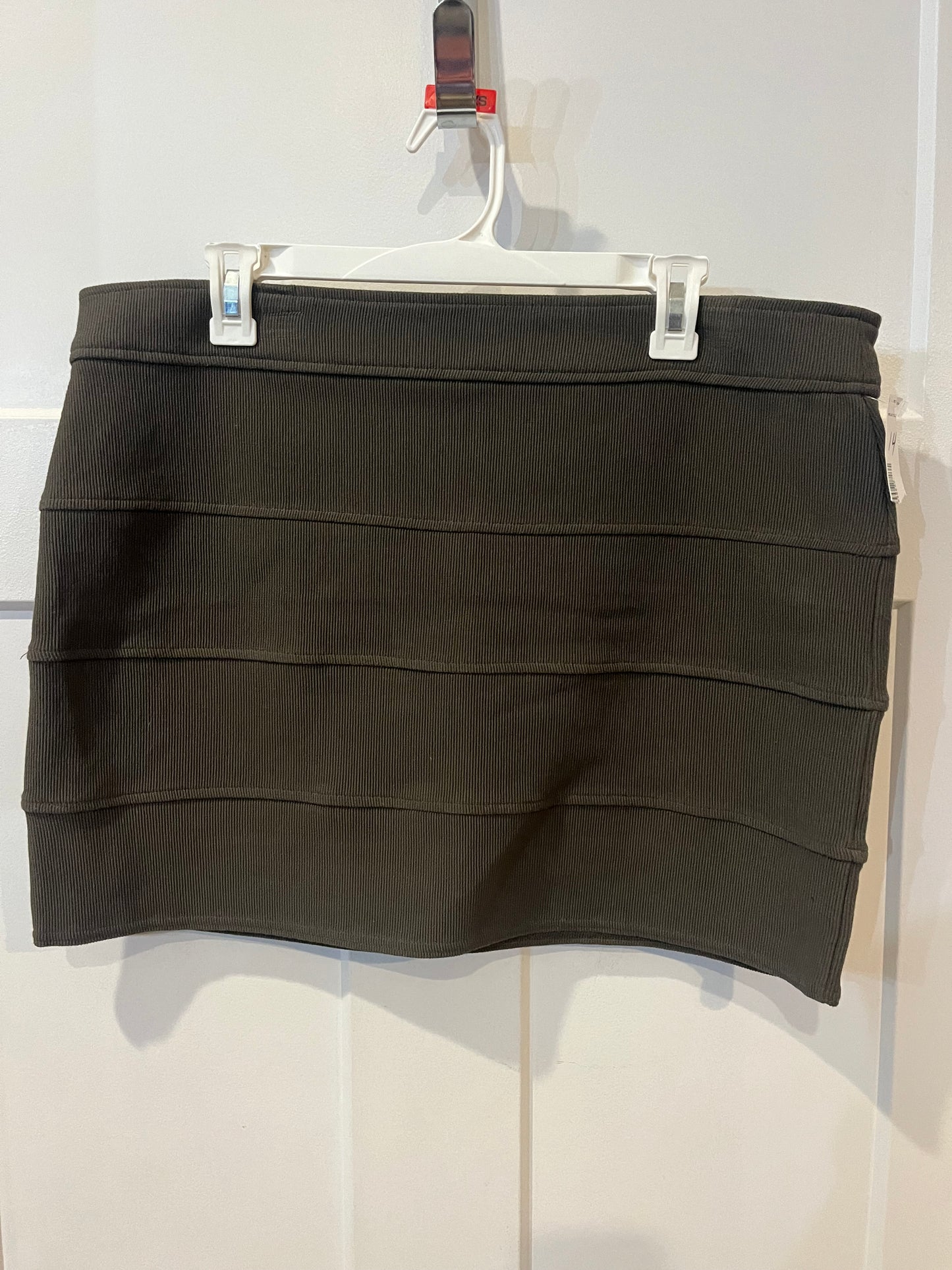 New York and Co NEW olive mini skirt - size 14