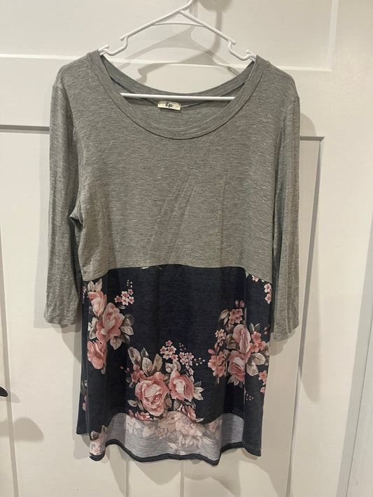 EGS Grey w/ blue floral top - size Large