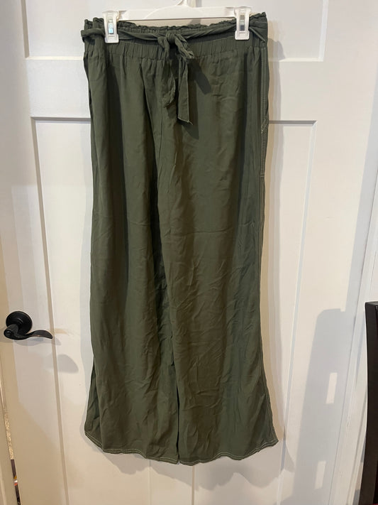 Vanilla Star olive slacks - size Large