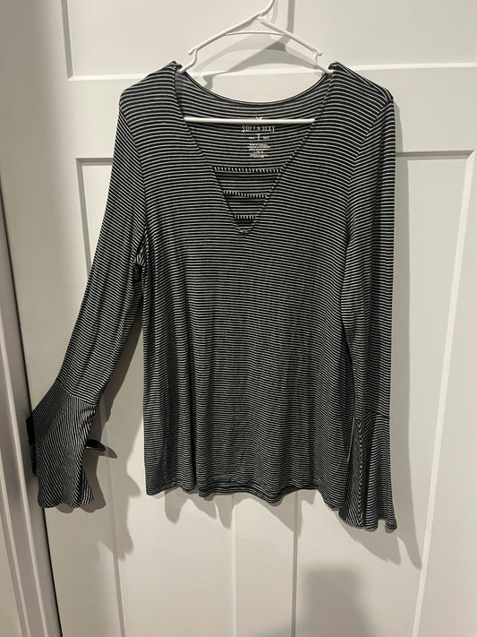 American Eagle black and white striped - size Large