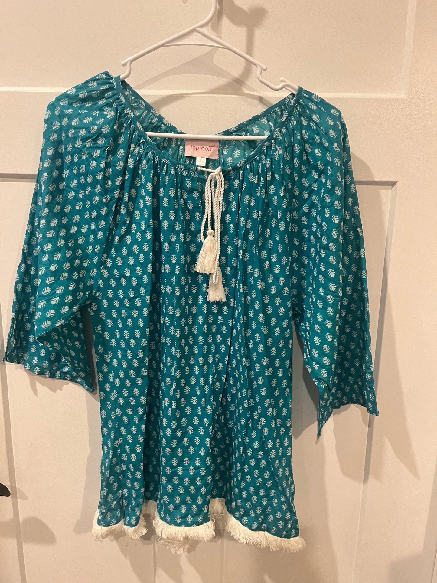 Top if off teal blouse w/ design - size Large